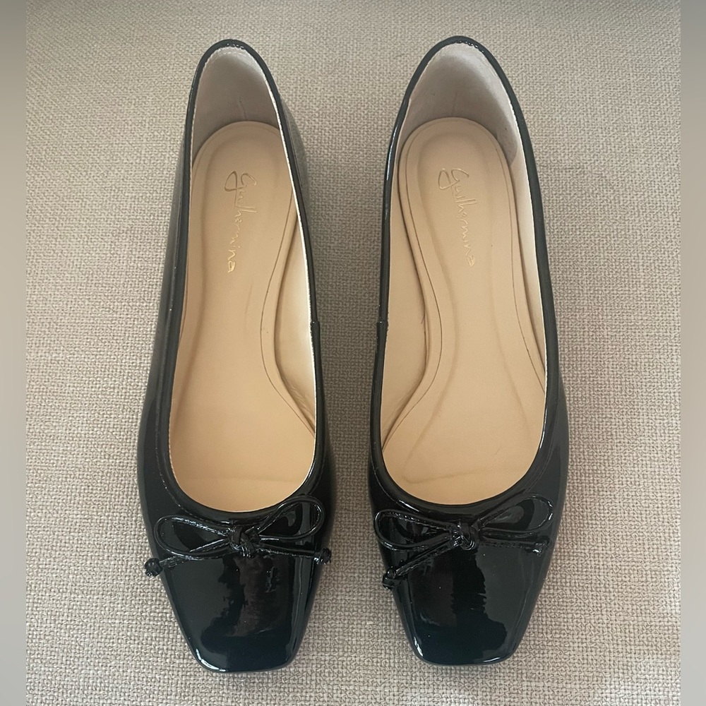 Women’s Guilhermina black patent leather flats with bows, size US 8